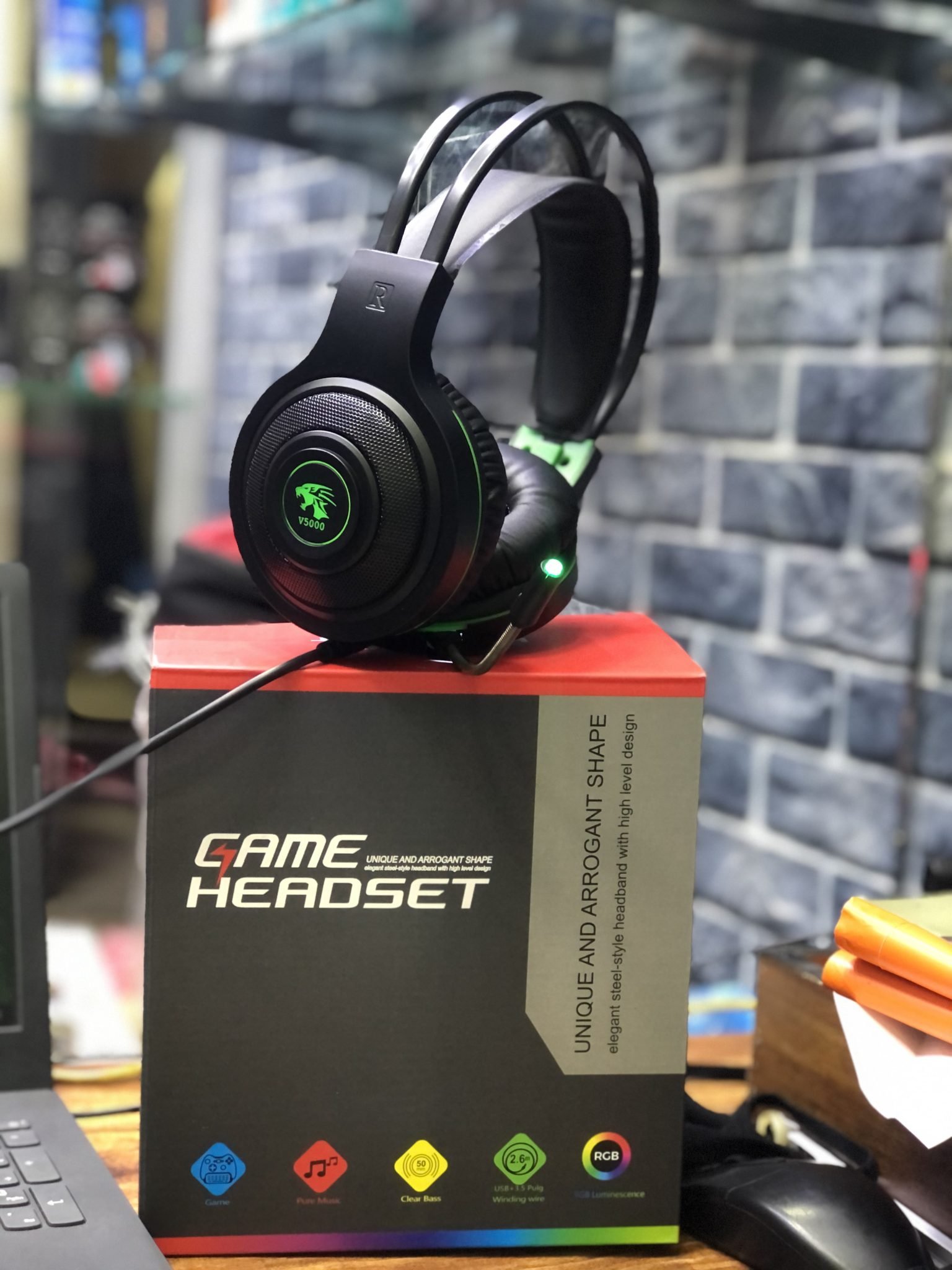 V5000 Gaming Headset with Mic - Green Light | Healthymachines.lk